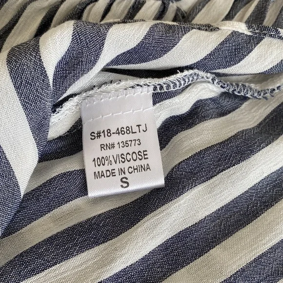 VICI Vertical Striped Off Shoulder 3/4 Sleeve Women's Top Size Small NWT‎ - Picture 4 of 7
